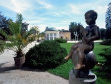Курорт Франтишковы Лазни и статуя мальчика Франтиша
