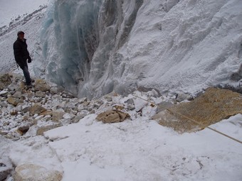 А это подъем по льду на перевал Таши Лапча, лед вроде крутой, 85 градусов
