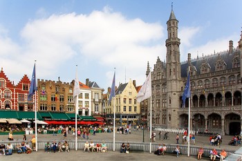 Рыночная площадь Гроте Маркт в Брюгге