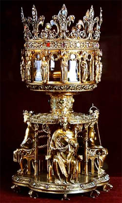 Реликварий, пожертвованный для Тернового Венца в 1862 году императором Наполеоном III. 
