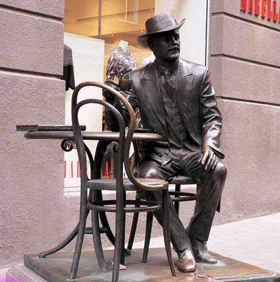 Скульптура Городецкого в Пассаже