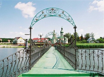 ажурный кованый мостик в поселке Ковалёвка