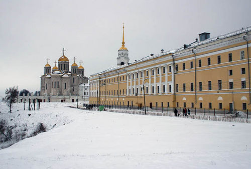 Здания присутственных мест и вид на Успенский и Дмитриевский соборы