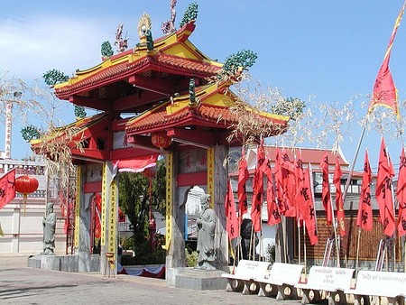 Храм Цюи Туи в Пхукете