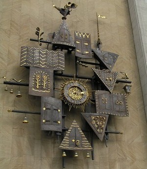 Часы на Московском театре кукол