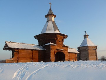 На территории музея архитектуры из дерева в Коломенском