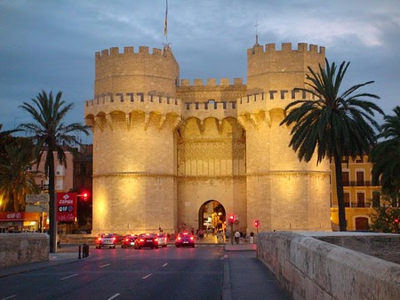 Городские ворота Валенсии Torres de Serrano