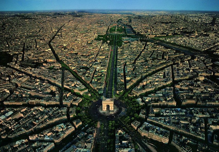 Фото достопримечательностей Парижа: Площадь Звезды, на которой стоит Триумфальная арка