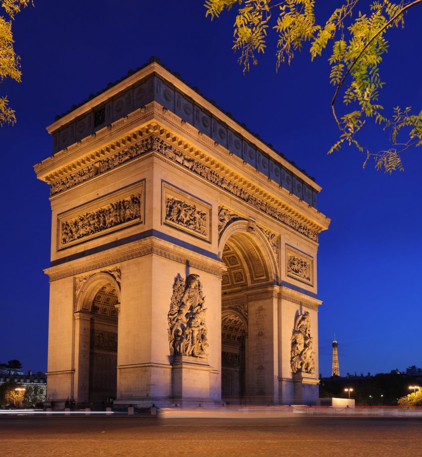 Фото достопримечательностей Парижа: Триумфальная арка в Париже — самая большая в мире