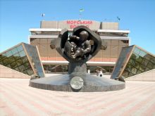 Скульптурная композиция "Золотое дитя" на Морвокзале (Одесса и область)