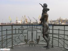 Памятник женам моряков на Одесском морвокзале (Одесса и область)