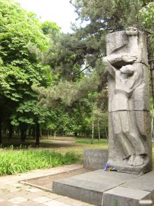 Памятник жертвам фашизма в парке Горького (Одесса и область)