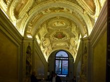 Лепнина потолков и стен в коридорах дворца (Венеция)