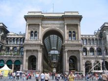 Вид на галерею с площади Дуомо (Милан)