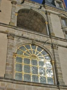 Фонтенбло. Фрагмент архитектуры замка (Франция)