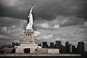 По всей Америке копий статуй Свобод насчитывается более двухсот (Париж)