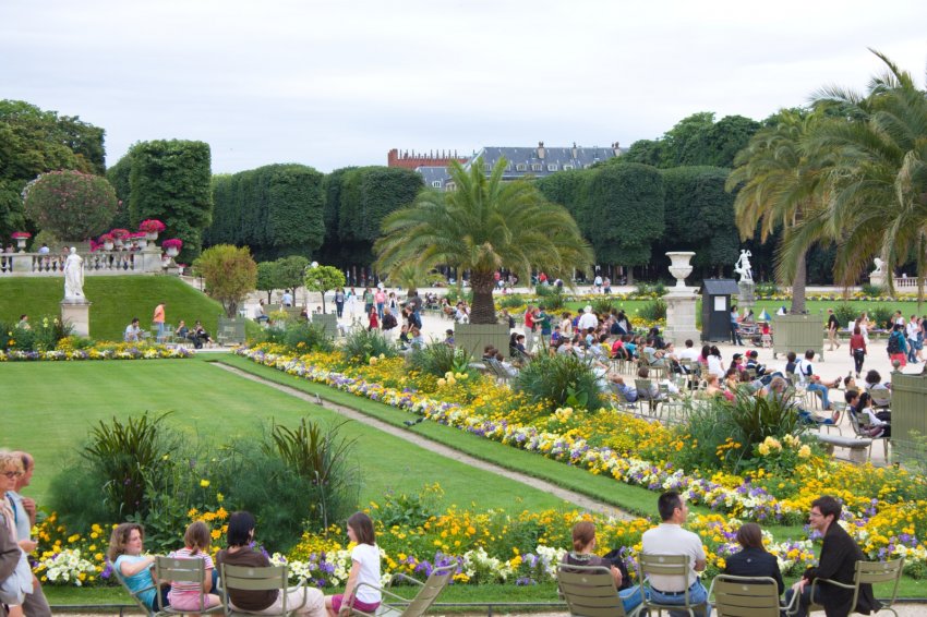 Фото достопримечательностей Парижа: Люксембургский сад напротив дворца