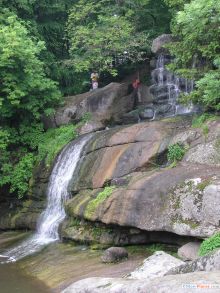 Один из самых высоких водопадов в парке (Умань)