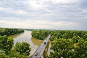 Мост через реку Тисла в винодельческий край Токай (Венгрия)