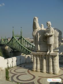 Взгляд на мост с горы Геллерт (Будапешт)