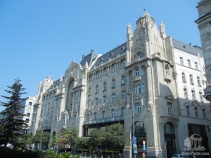 Будапешт. Впечатляющее здание отеля "Четыре сезона" (Будапешт)