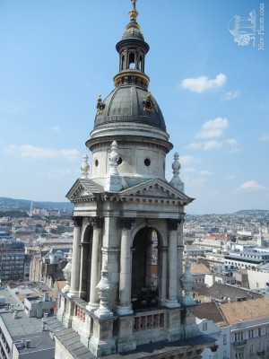 Вид на одну из башен базилики Св. Иштвана со смотровой площадки храма (Будапешт)