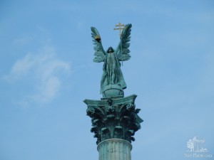 Архангел Гавриил на вершине колонны (Будапешт)