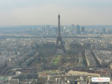 Эйфелева башня в утреннем смоге. Вид с Монпарнас (Париж)