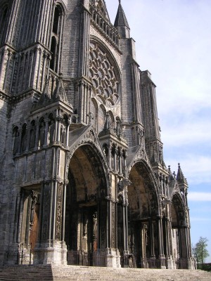 Собор сохранился с 13 века практически в неизменном виде (Франция)
