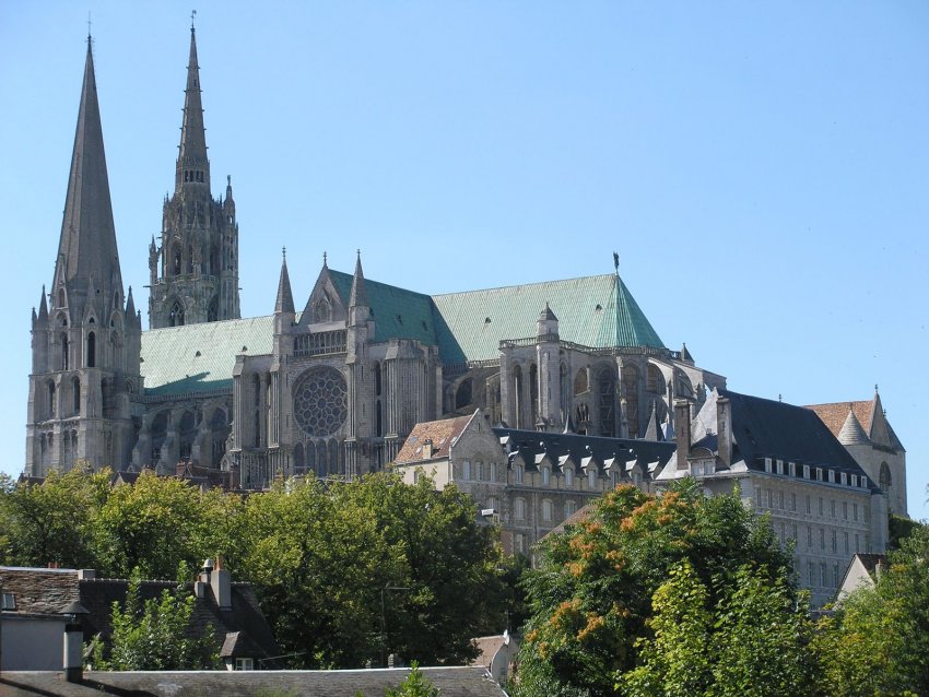 Фото достопримечательностей Франции: Кафедральный собор Богородицы в Шартре