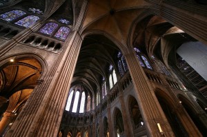 Вид внутри Шартрского собора (Франция)