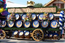 Пивные бочонки от местной мюнхенской пивоварни (Германия)