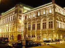 Венская опера, подсвеченная ночью