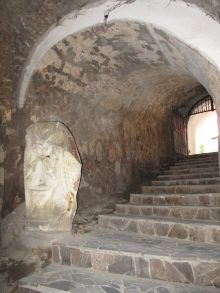 Замок Паланок. Лестница в подвалы крепости (Карпаты и Закарпатье)