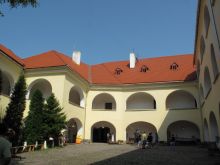 Замок Паланок. Главный двор замка (Карпаты и Закарпатье)