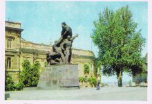 С 1965 по 2007 год на месте Екатерины был памятник Потемкинцам (Одесса и область)