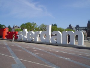 Один из символов Амстердама, огромная надпись I amsterdam (Амстердам)