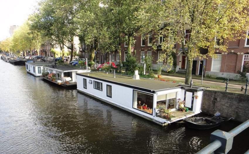 Фото достопримечательностей Амстердама: Плавучие дома вдоль амстердамских каналов