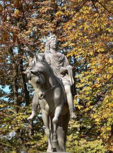 Статуя Людовика XIII на площади Вогезов (Париж)