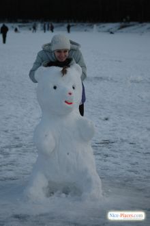 Первое место в рейтинге снежных "баб" - симпатичный котенок (Киев и область)