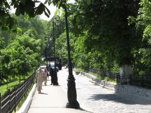 Тенистая аллея монастырского сада (Киев и область)