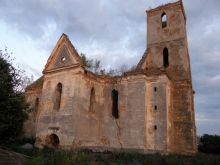 Изяслав. Руины католического храма Иоанна Крестителя (Карпаты и Закарпатье)