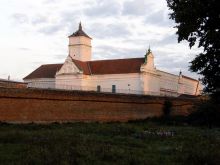 Бывший монастырь Бернардинцев в Изяславе. Теперь здесь колония (Карпаты и Закарпатье)