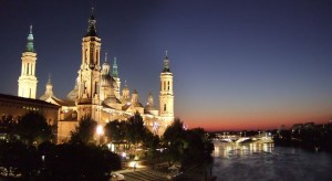 Сарагоса, собор La Bas&#237;lica del Pilar в ночной подсветке (Испания)