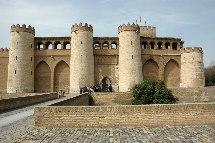 Фото достопримечательностей Испании: Дворец Palacio de la Aljafer&#237;a