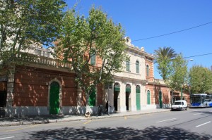 Здание старого железнодорожного вокзала в Пальма де Майорка (Остров Майорка)