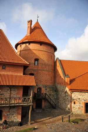 Вид на башню с внутреннего двора (Прибалтика)
