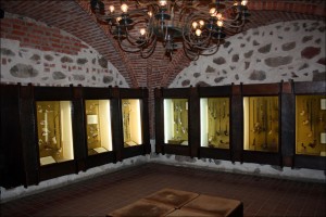 Выставка курительных трубок в Тракайском замке (Прибалтика)