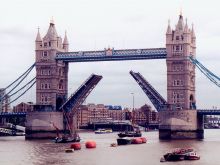 Тауэрский мост - одна из главных достопримечательностей Лондона (Разное)