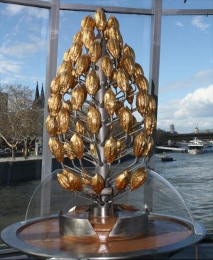 Шоколадный фонтан в музее шоколада в Кёльне (Кельн)